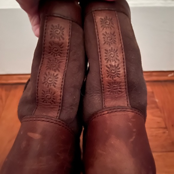 UGG Wrangell Unisex Leather Brown Shearling Waterproof Boots - Picture 3 of 7